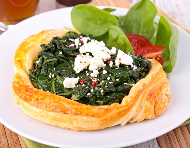 Feuilleté épinard, féta et salade