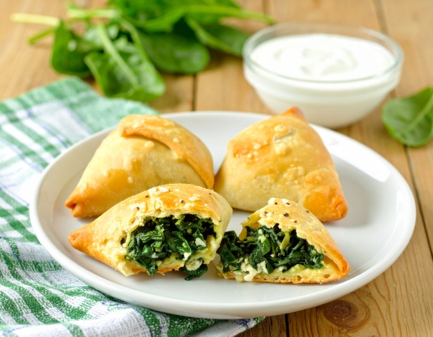 Samoussas épinard feta, sauce yaourt