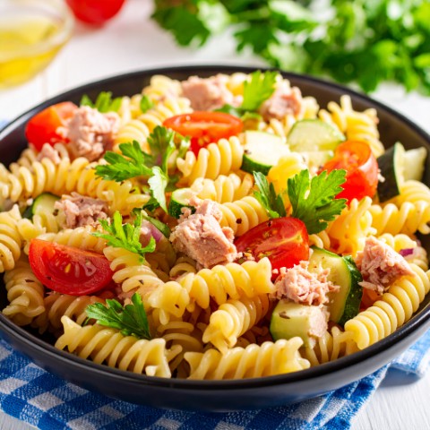 Pâtes aux légumes du soleil et thon (courgettes, aubergines, tomates)