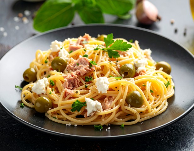 Spaghetti thon, olives et fromage frais