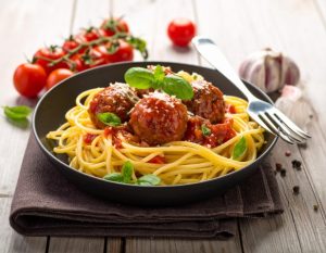 Boulette de viande, sauce tomate, pâtes (Petit)